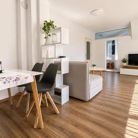 1br Ap With Location & Big Balcony Apartment