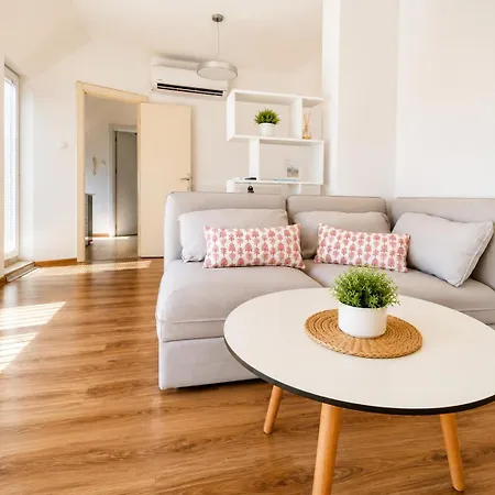 1br Ap With Location & Big Balcony * Warna