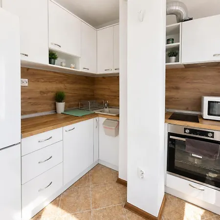 1br Ap With Location & Big Balcony