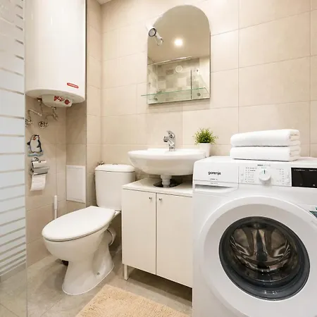 1br Ap With Location & Big Balcony