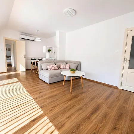 1br Ap With Location & Big Balcony Apartment